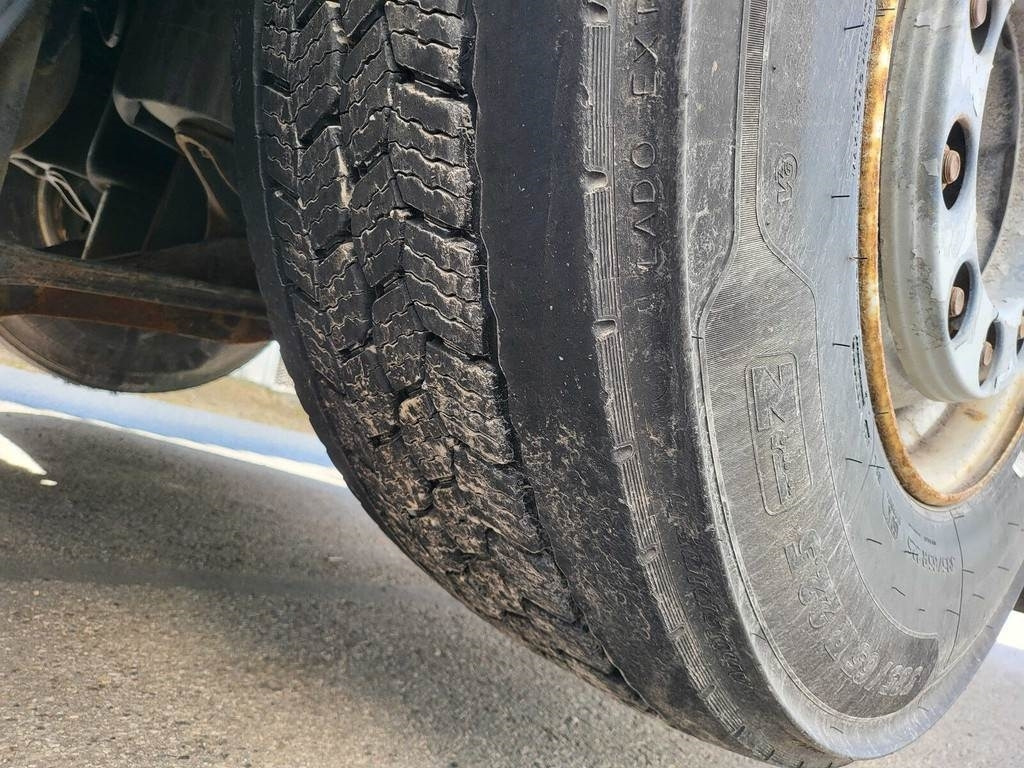 Leasing of Volvo FM410 6X2 CARRIER SIDEOPENING Volvo FM410 6X2 CARRIER SIDEOPENING: picture 18 Leasing of Volvo FM410 6X2 CARRIER SIDEOPENING Volvo FM410 6X2 CARRIER SIDEOPENING: picture 18