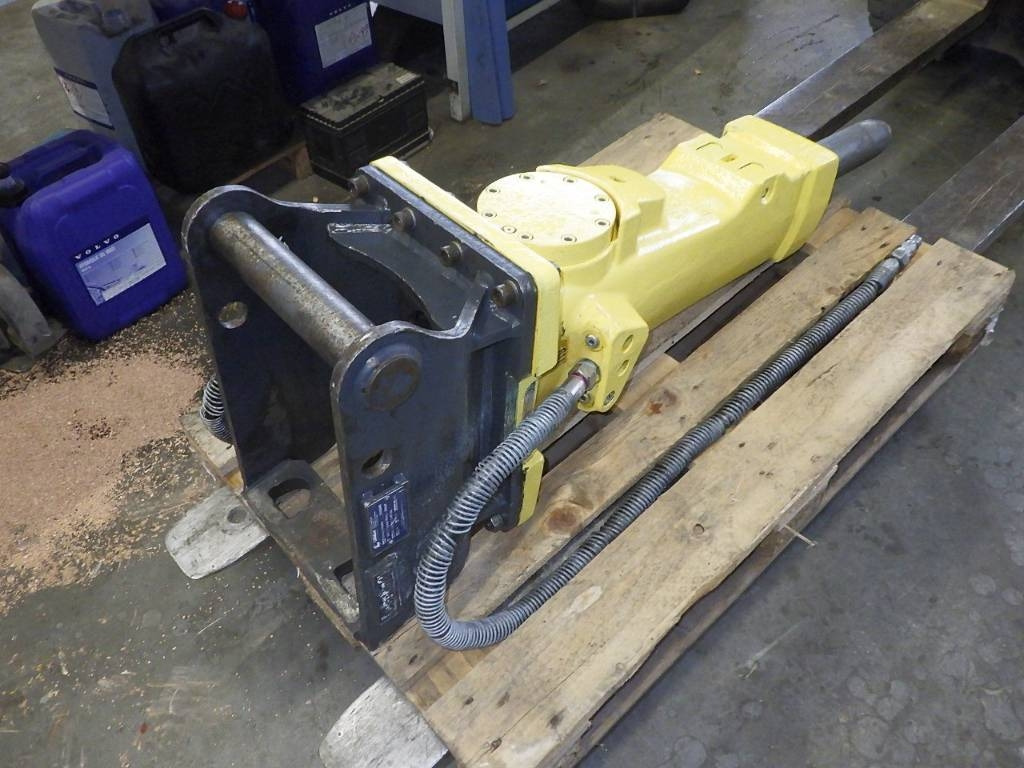 Epiroc SB 302 - Hydraulic hammer for Construction machinery: picture 3 Epiroc SB 302 - Hydraulic hammer for Construction machinery: picture 3