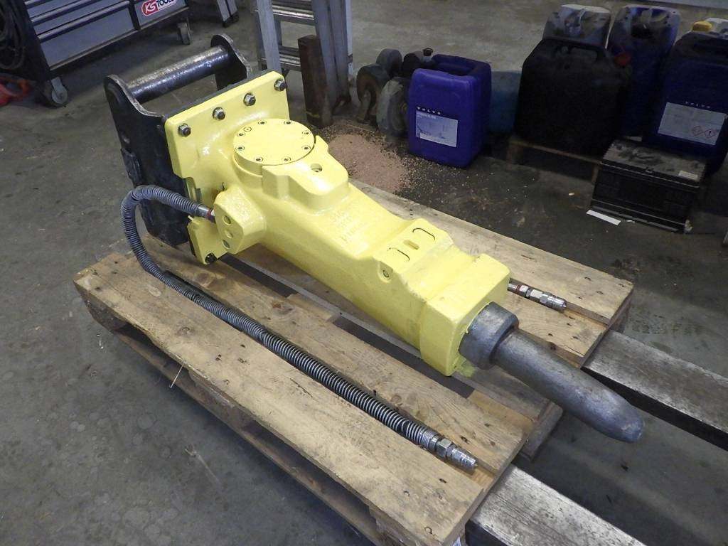 Epiroc SB 302 - Hydraulic hammer for Construction machinery: picture 2 Epiroc SB 302 - Hydraulic hammer for Construction machinery: picture 2