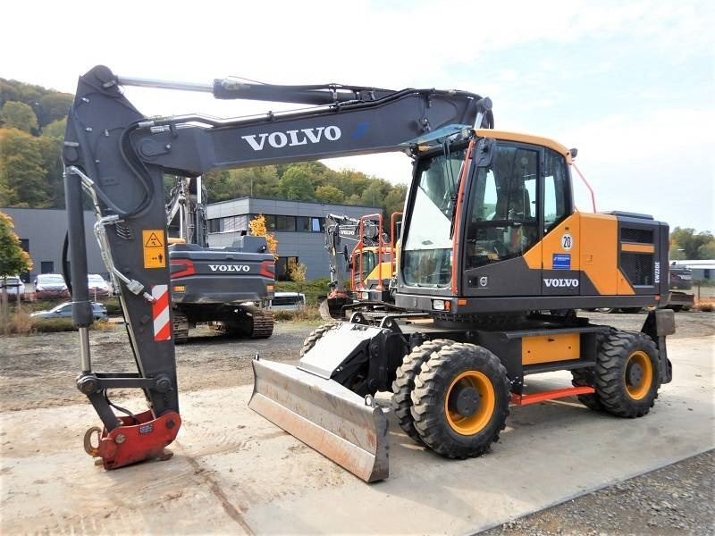 Volvo EW 220 E - Wheel excavator: picture 1 Volvo EW 220 E - Wheel excavator: picture 1