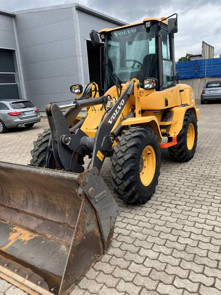 Volvo L 30 G - Wheel loader: picture 1 Volvo L 30 G - Wheel loader: picture 1
