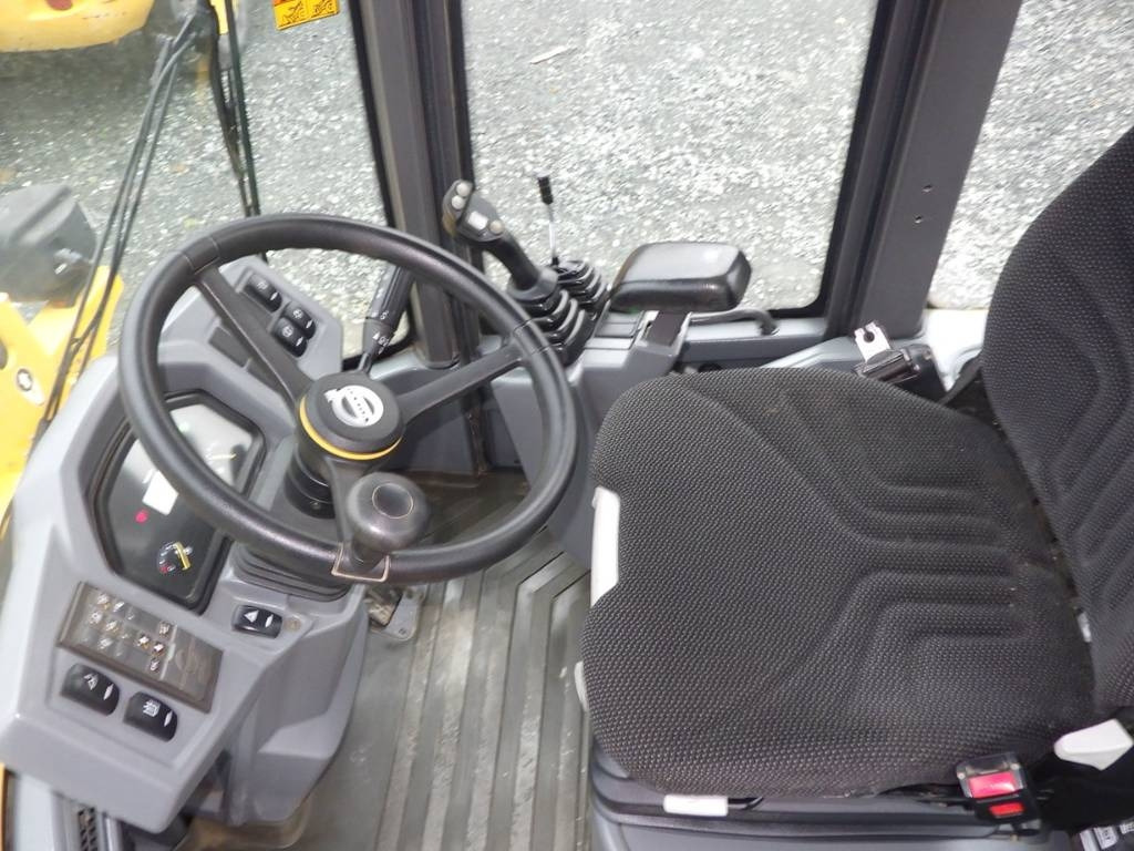 Leasing of Volvo L 30 G Volvo L 30 G: picture 8 Leasing of Volvo L 30 G Volvo L 30 G: picture 8