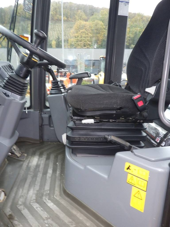 Leasing of Volvo L 30 G Volvo L 30 G: picture 7 Leasing of Volvo L 30 G Volvo L 30 G: picture 7