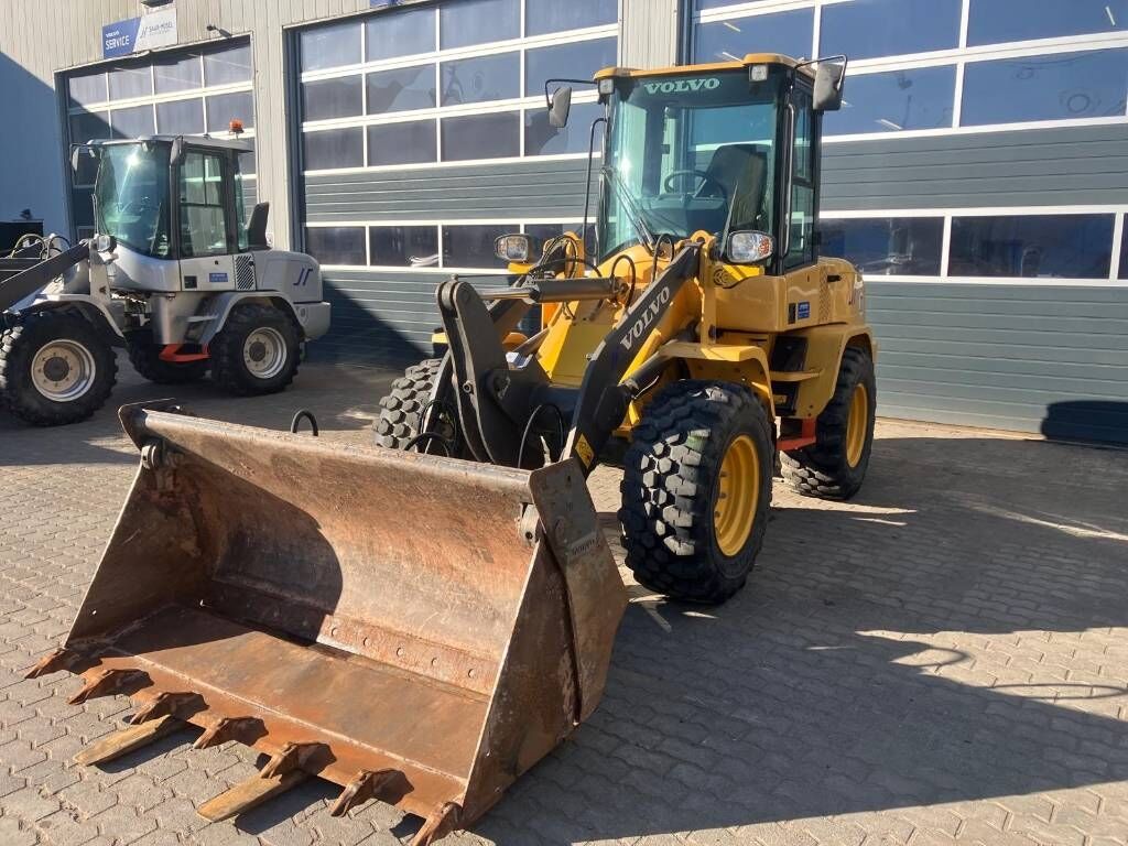 Volvo L 30 G - Wheel loader: picture 1 Volvo L 30 G - Wheel loader: picture 1