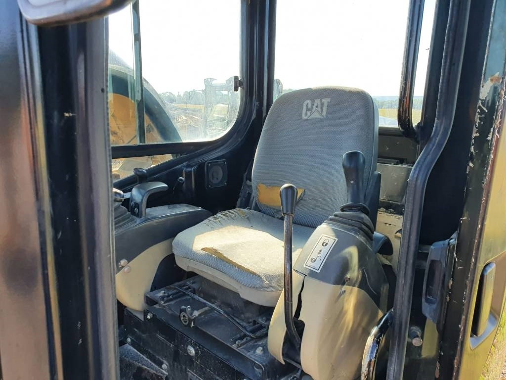 Crawler excavator CAT 304CR: picture 7