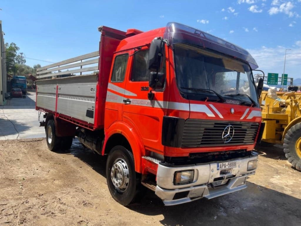 Dropside/ Flatbed truck Mercedes-Benz 1638: picture 16