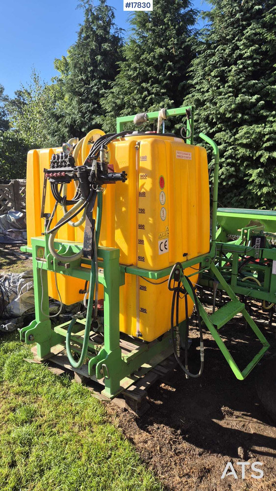 Trailed field sprayer 1000L SKOTAREK P326 (2013) - Other machinery: picture 1 Trailed field sprayer 1000L SKOTAREK P326 (2013) - Other machinery: picture 1