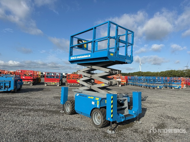 2007 Genie GS-2668 4x4 Diesel Scissor Lift - Scissor lift: picture 3 2007 Genie GS-2668 4x4 Diesel Scissor Lift - Scissor lift: picture 3
