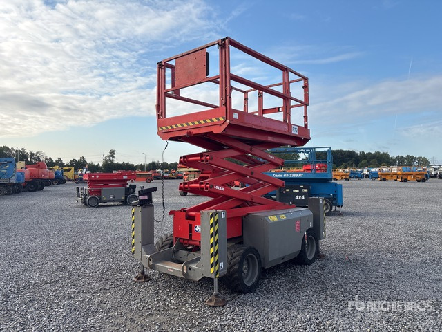 2007 Genie GS-2668 Diesel Scissor Lift - Scissor lift: picture 1 2007 Genie GS-2668 Diesel Scissor Lift - Scissor lift: picture 1