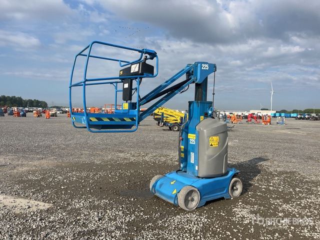 2014 Genie GR26J Vertical Mast Lift - Vertical mast lift: picture 1 2014 Genie GR26J Vertical Mast Lift - Vertical mast lift: picture 1