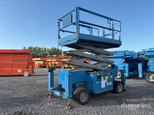 2014 Genie GS-3369RT 4x4 Diesel Scissor Lift - Scissor lift: picture 2 2014 Genie GS-3369RT 4x4 Diesel Scissor Lift - Scissor lift: picture 2
