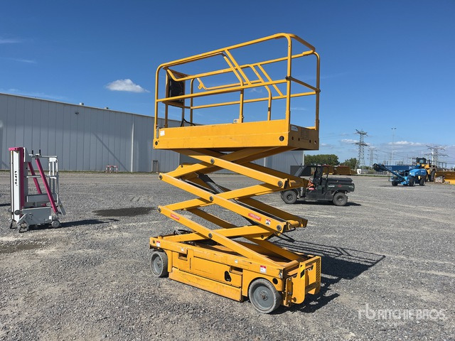 2014 Haulotte Compact 8 Electric Scissor Lift - Scissor lift: picture 3 2014 Haulotte Compact 8 Electric Scissor Lift - Scissor lift: picture 3