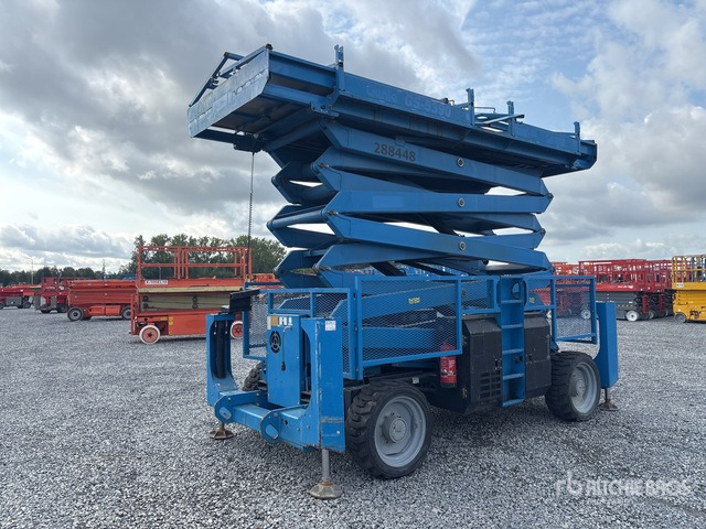 2015 Genie GS-5390 4x4 Diesel Scissor Lift - Scissor lift: picture 2 2015 Genie GS-5390 4x4 Diesel Scissor Lift - Scissor lift: picture 2