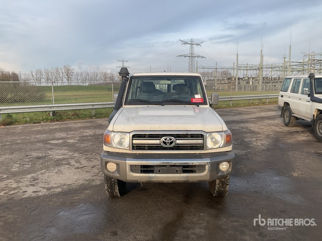 Toyota Land Cruiser SUV - SUV: picture 4 Toyota Land Cruiser SUV - SUV: picture 4