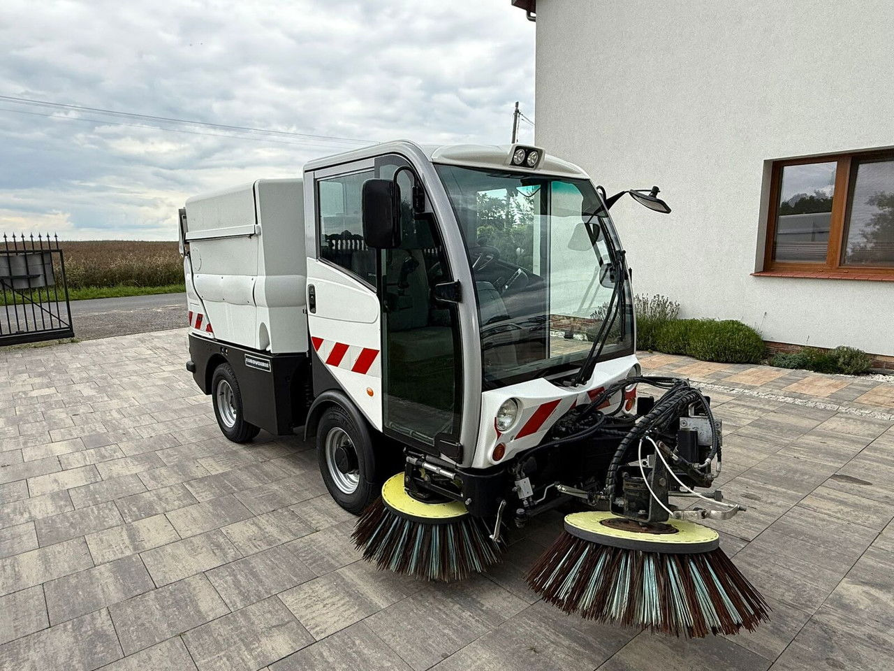 Bucher CityCat 2020 Zamiatarka 3 szczotki Klimatyzacja Ka mera cofania - Road sweeper: picture 1 Bucher CityCat 2020 Zamiatarka 3 szczotki Klimatyzacja Ka mera cofania - Road sweeper: picture 1