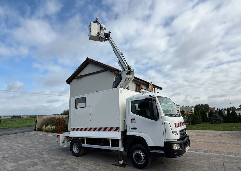 Renault D - Truck mounted aerial platform: picture 2 Renault D - Truck mounted aerial platform: picture 2