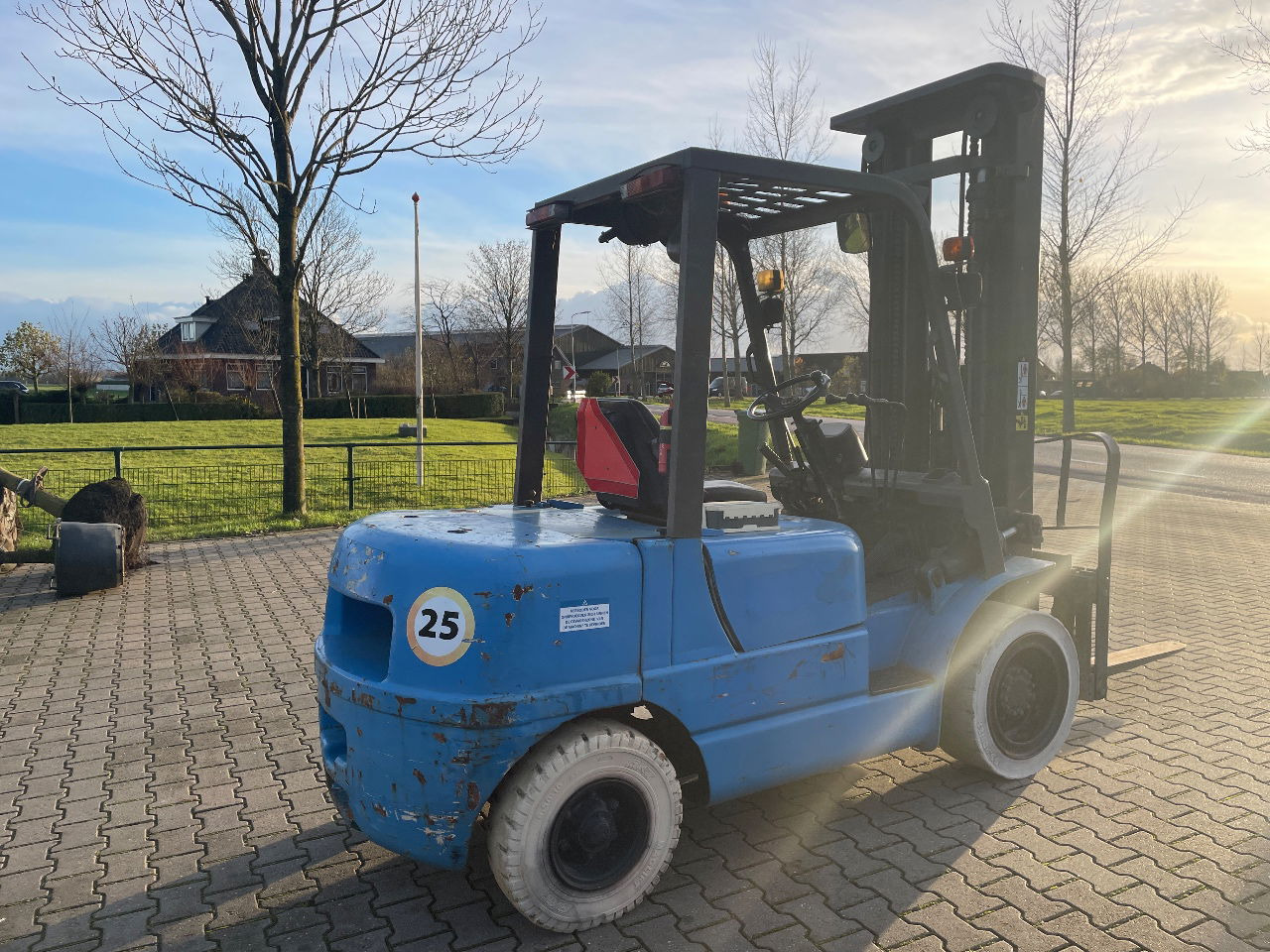 Nissan 3.5 tons diesel heftruck triplo 5.50m Hefhoogte 2000 uur - Forklift: picture 3 Nissan 3.5 tons diesel heftruck triplo 5.50m Hefhoogte 2000 uur - Forklift: picture 3