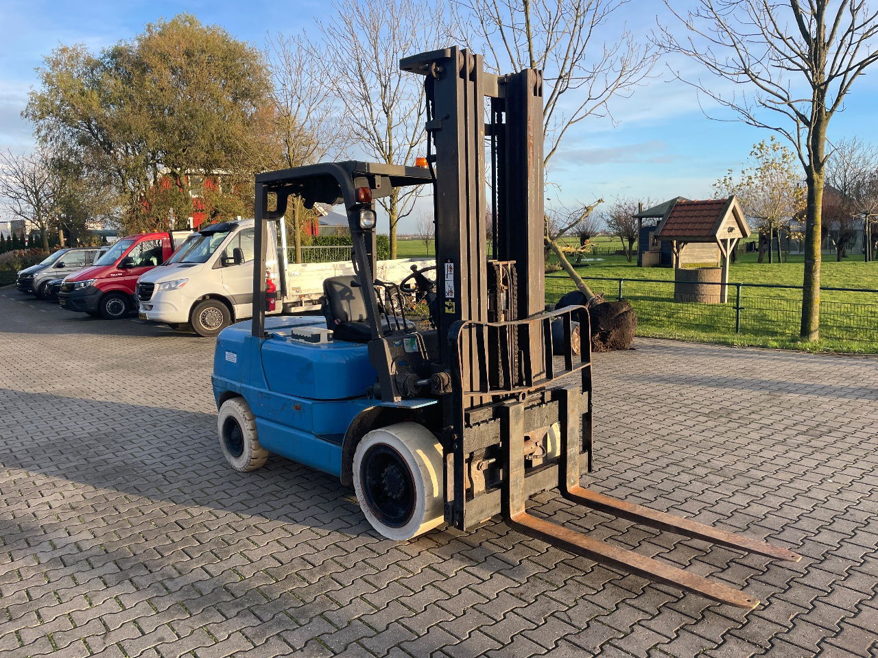 Nissan 3.5 tons diesel heftruck triplo 5.50m Hefhoogte 2000 uur - Forklift: picture 4 Nissan 3.5 tons diesel heftruck triplo 5.50m Hefhoogte 2000 uur - Forklift: picture 4