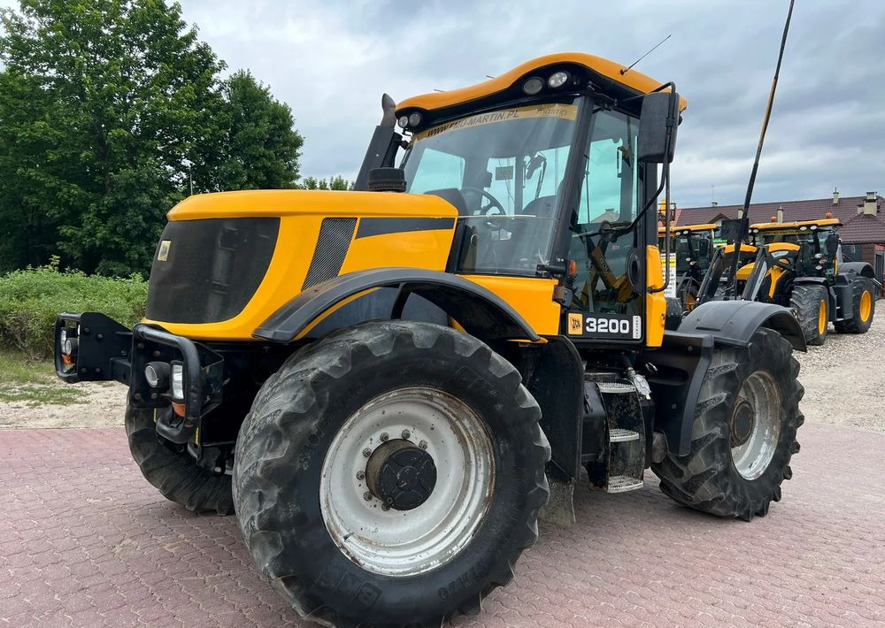JCB Fastrac 3200 - Farm tractor: picture 2 JCB Fastrac 3200 - Farm tractor: picture 2