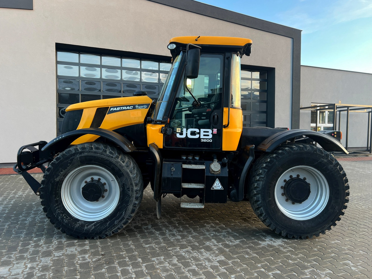 JCB Fastrac 3200 - Farm tractor: picture 2 JCB Fastrac 3200 - Farm tractor: picture 2