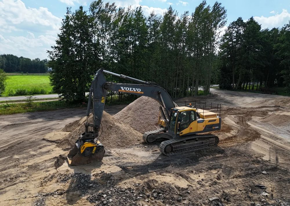 Crawler excavator Volvo EC300DL: picture 14