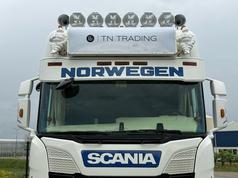 Scania R450 SHOW TRUCK, INTERIOR, STEERING, RETARDER, 570.000 KM. - Tractor unit: picture 4 Scania R450 SHOW TRUCK, INTERIOR, STEERING, RETARDER, 570.000 KM. - Tractor unit: picture 4