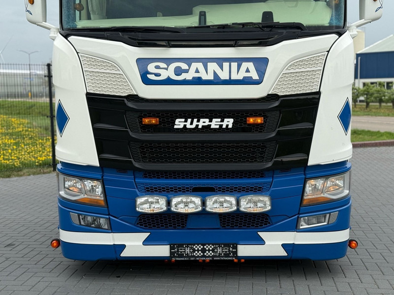 Scania R450 SHOW TRUCK, INTERIOR, STEERING, RETARDER, 570.000 KM. - Tractor unit: picture 5 Scania R450 SHOW TRUCK, INTERIOR, STEERING, RETARDER, 570.000 KM. - Tractor unit: picture 5