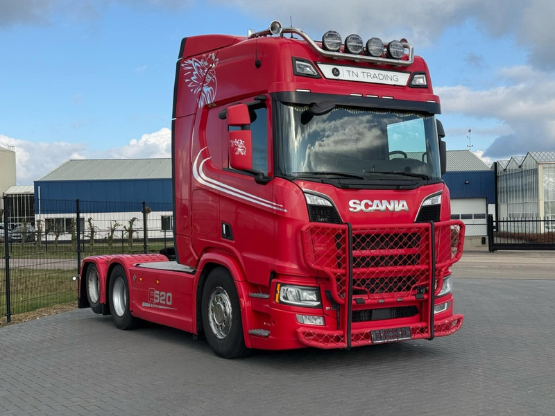Scania R520 V8 NGS VOLLUCHT, LEER, BULLBAR, ZONDER EGR, BOOGIE. - Tractor unit: picture 1 Scania R520 V8 NGS VOLLUCHT, LEER, BULLBAR, ZONDER EGR, BOOGIE. - Tractor unit: picture 1