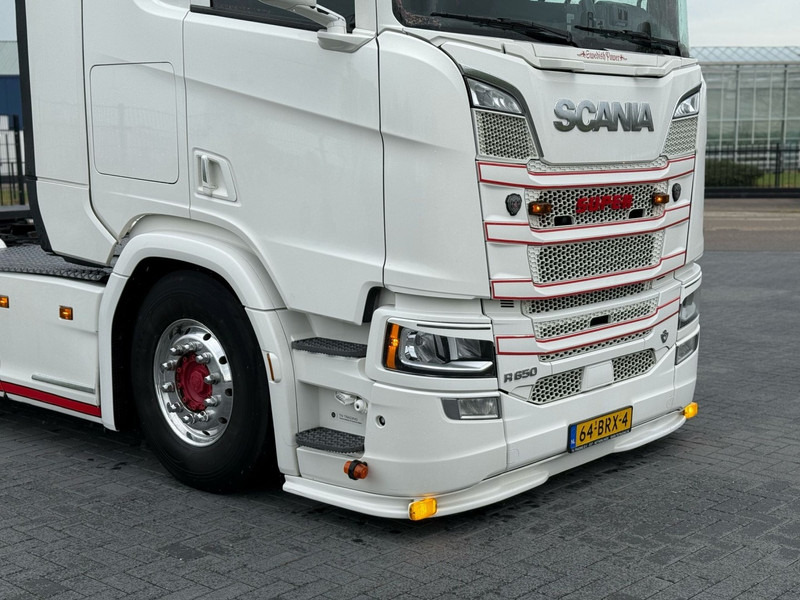Scania R650 V8 FULL AIR, SHOW TRUCK, SPECIAL INTERIOR, DOUBLE BOOGIE - Tractor unit: picture 5 Scania R650 V8 FULL AIR, SHOW TRUCK, SPECIAL INTERIOR, DOUBLE BOOGIE - Tractor unit: picture 5