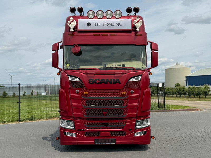 Scania S520 V8 NGS SHOWTRUCK, KLEP IN UITLAAT, 6X2/4, VOLLUCHT, RETARDER. - Tractor unit: picture 2 Scania S520 V8 NGS SHOWTRUCK, KLEP IN UITLAAT, 6X2/4, VOLLUCHT, RETARDER. - Tractor unit: picture 2