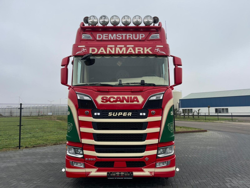 Scania S650 V8 NGS SHOW TRUCK, FULL AIR, MOTOR BRAKE, PTO/HYDRAULIC! - Tractor unit: picture 3 Scania S650 V8 NGS SHOW TRUCK, FULL AIR, MOTOR BRAKE, PTO/HYDRAULIC! - Tractor unit: picture 3