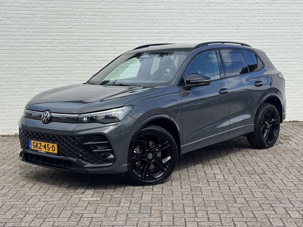 Volkswagen Tiguan-1.5 eHybrid R-Line Plug in Trekhaak Massage stoelen Camera Carplay - SUV: picture 3 Volkswagen Tiguan-1.5 eHybrid R-Line Plug in Trekhaak Massage stoelen Camera Carplay - SUV: picture 3