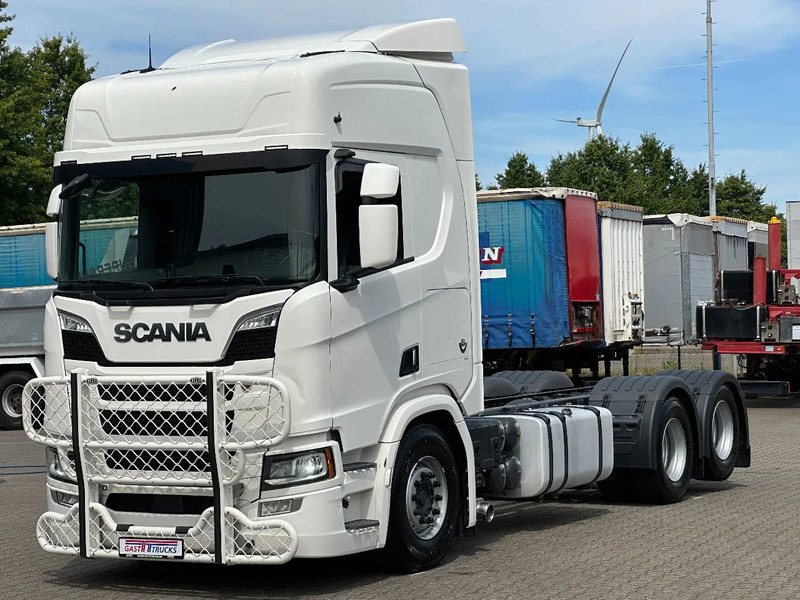 Scania R660 V8 6x4 or 6x2 Chassis with Lift-Axle / Retarder / Wb 4.75 / Full Air - Cab chassis truck: picture 1 Scania R660 V8 6x4 or 6x2 Chassis with Lift-Axle / Retarder / Wb 4.75 / Full Air - Cab chassis truck: picture 1