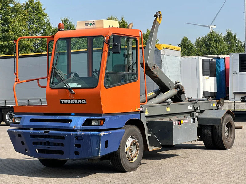 Terberg YT 222 4x2 AJK 30T Haakarm / Weegsysteem / Overdrukcabine / *NL-Kenteken* - Hook lift truck: picture 1 Terberg YT 222 4x2 AJK 30T Haakarm / Weegsysteem / Overdrukcabine / *NL-Kenteken* - Hook lift truck: picture 1