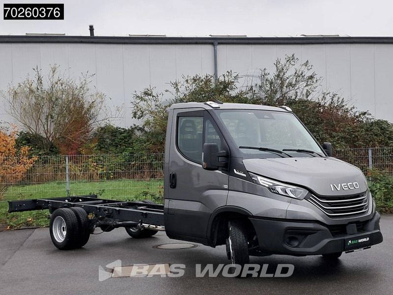 Iveco Daily 35C21 Neu! 3.0L 2025-Modell Automatik 210PS Radstand 410 Fahrgestell Doppelbereifung LED ACC Klima Euro6 Chassis A/C - Van: picture 2 Iveco Daily 35C21 Neu! 3.0L 2025-Modell Automatik 210PS Radstand 410 Fahrgestell Doppelbereifung LED ACC Klima Euro6 Chassis A/C - Van: picture 2