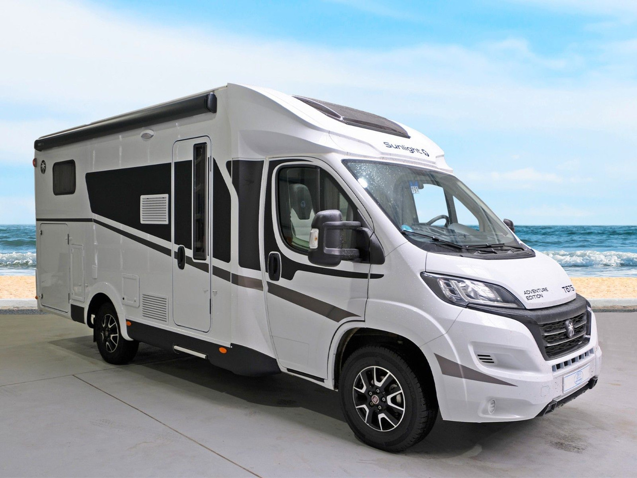 Sunlight T67 S Adventure Edition-Einzelbetten+Hubbett-TOP - Semi-integrated motorhome: picture 1 Sunlight T67 S Adventure Edition-Einzelbetten+Hubbett-TOP - Semi-integrated motorhome: picture 1