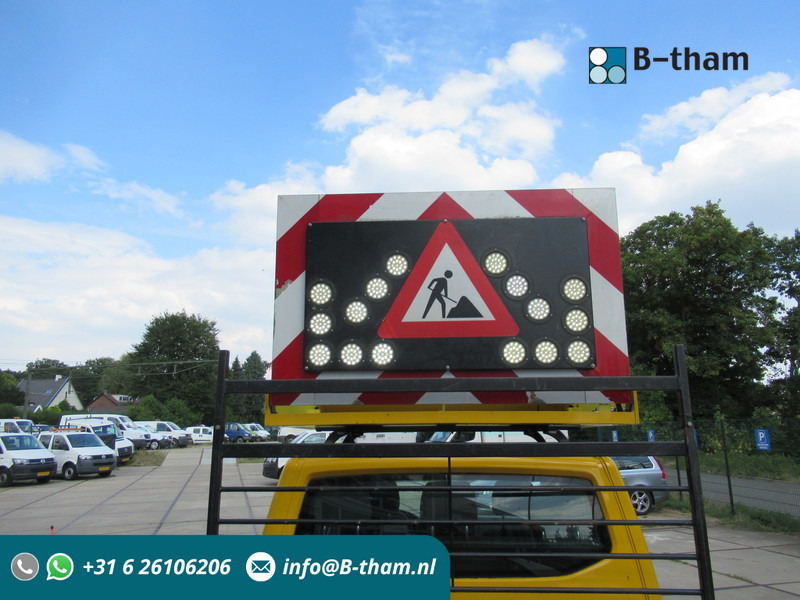Volkswagen Transporter Actiebord Pol Pijlenbord - Attachment for Van: picture 1 Volkswagen Transporter Actiebord Pol Pijlenbord - Attachment for Van: picture 1