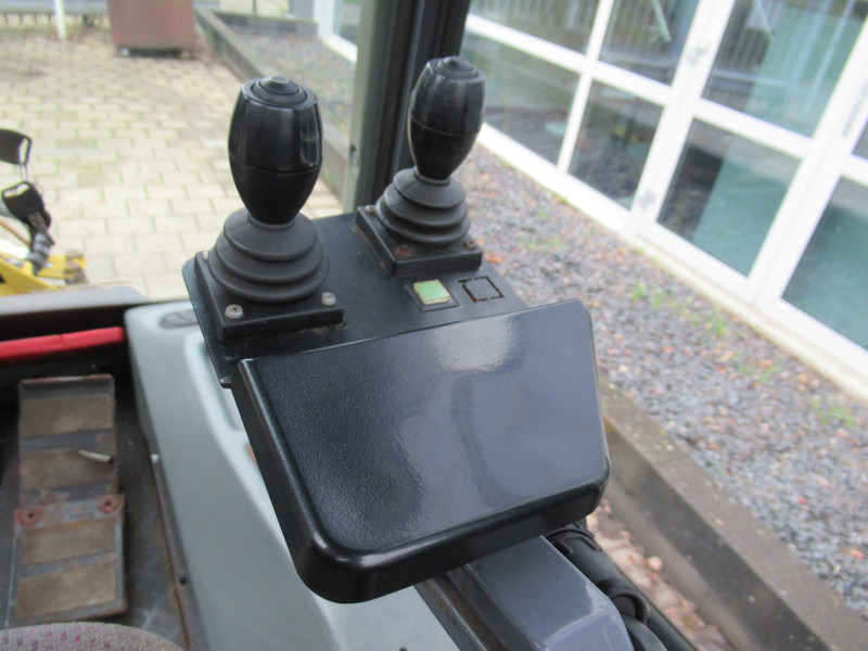 Road sweeper LM TRAC 286 Werktuigdrager ( zonder Borstel arm ): picture 10