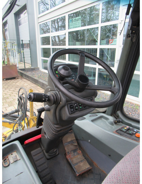 Road sweeper LM TRAC 286 Werktuigdrager ( zonder Borstel arm ): picture 9