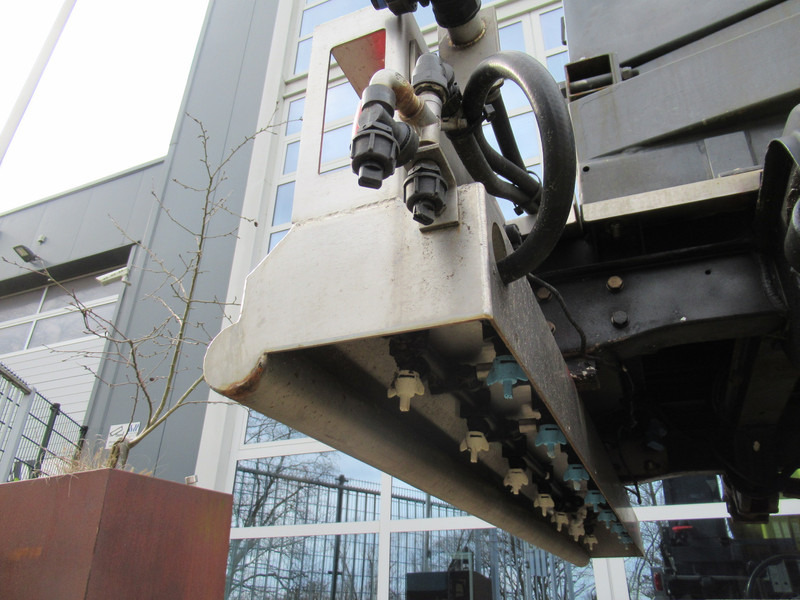 Flatbed van Volkswagen Crafter 35 2.5TDI 100KW EPOKE VIRTUS Natzout Strooier: picture 5