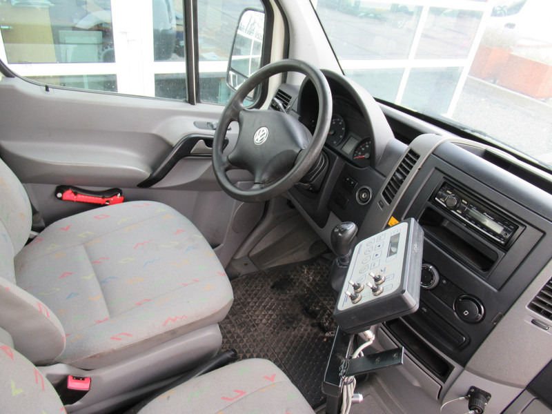 Interior photo 2: Flatbed van Volkswagen Crafter 35 2.5TDI 100KW EPOKE VIRTUS Natzout Strooier