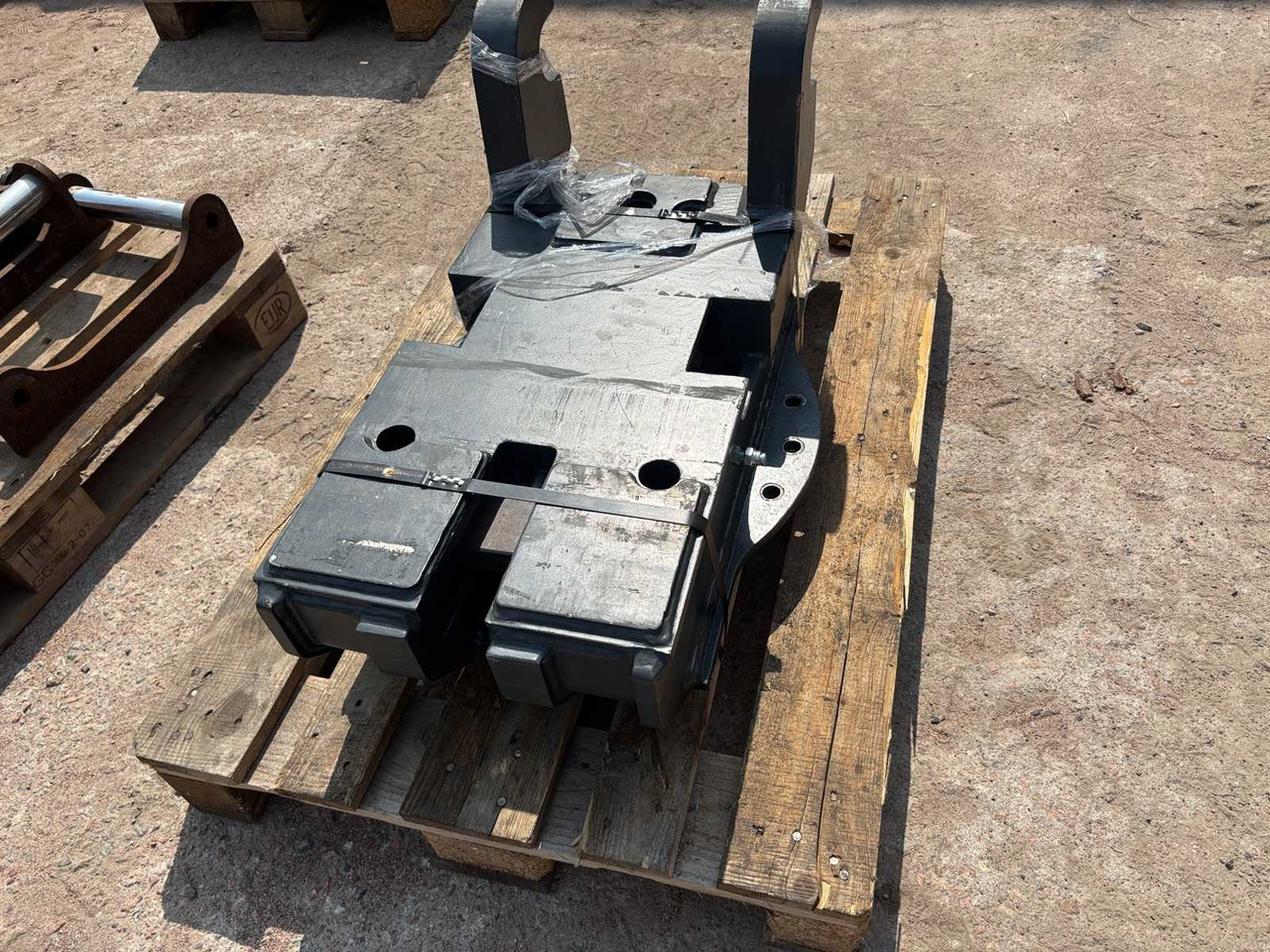 Hydraulically operated quick coupler MTP 10 - Quick coupler: picture 2 Hydraulically operated quick coupler MTP 10 - Quick coupler: picture 2