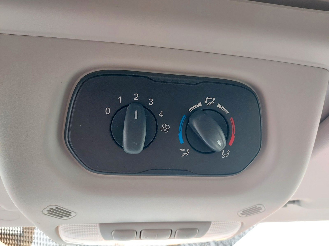 New Passenger van Ford Transit Kombi 330 L2 Trend 9 Sitze Klima Sitzhei: picture 18