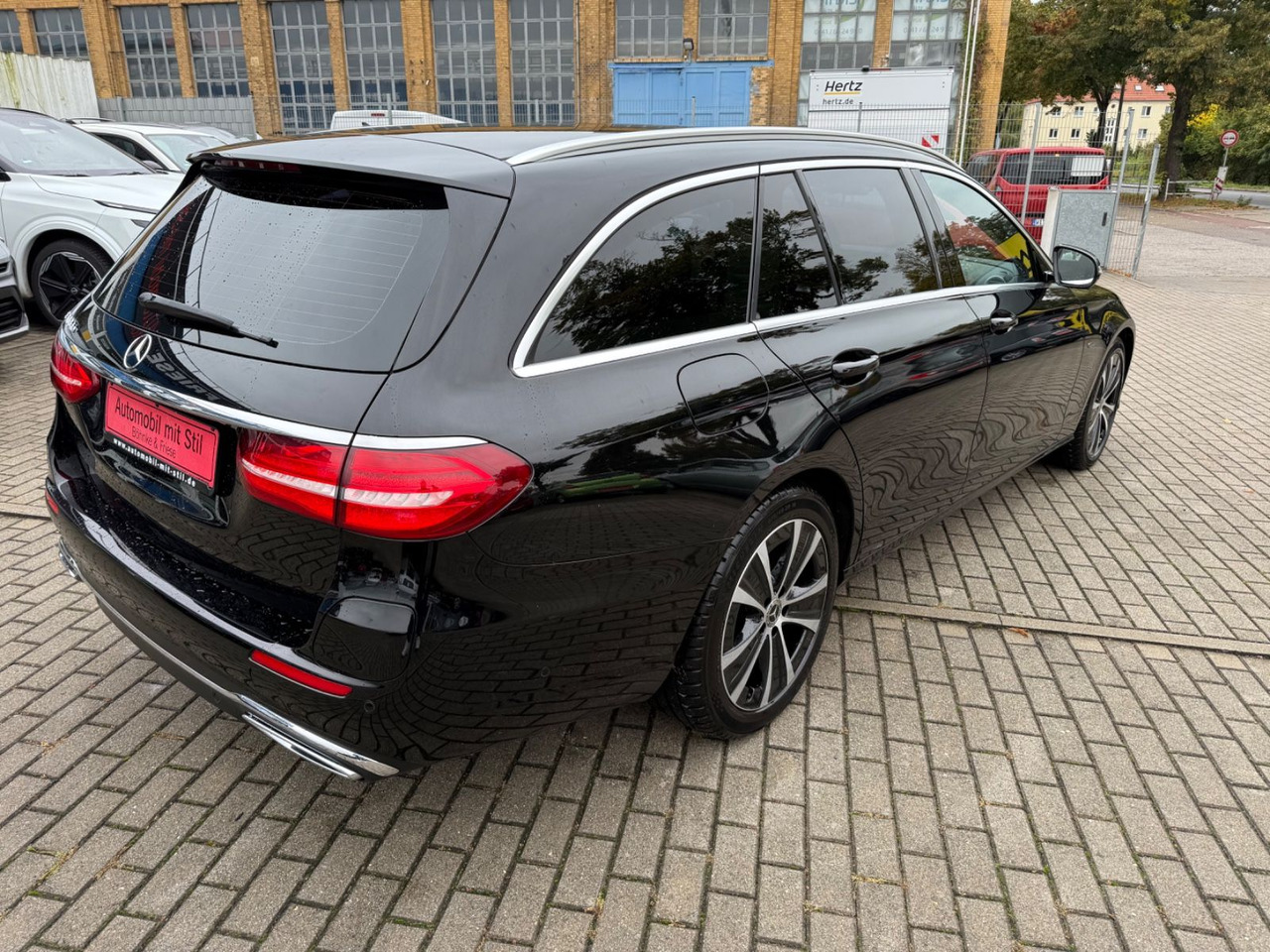 Mercedes-Benz E -Klasse T-Modell E 300 de LED NAVI ACC TEILLED - Station wagon: picture 4 Mercedes-Benz E -Klasse T-Modell E 300 de LED NAVI ACC TEILLED - Station wagon: picture 4