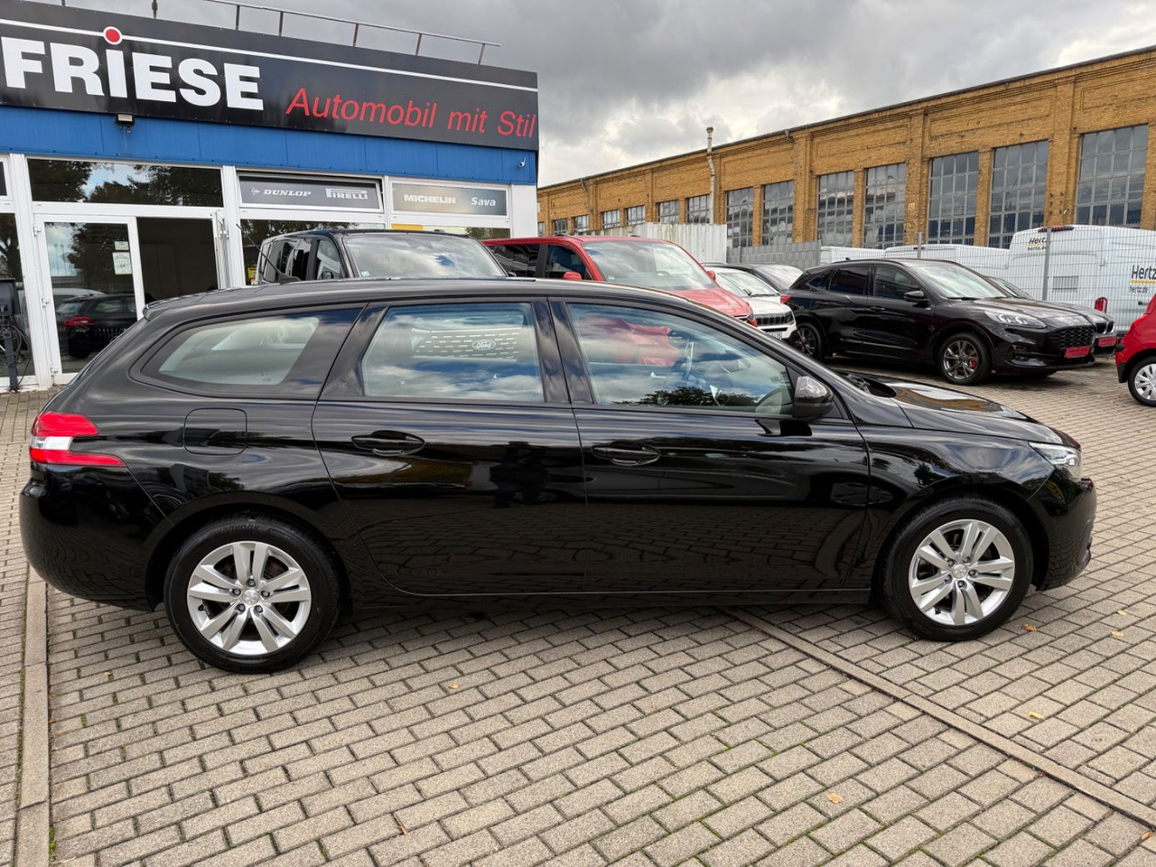Peugeot 308 SW Active TEMPOMAT NAVI KLIMAA NAVI - Station wagon: picture 3 Peugeot 308 SW Active TEMPOMAT NAVI KLIMAA NAVI - Station wagon: picture 3