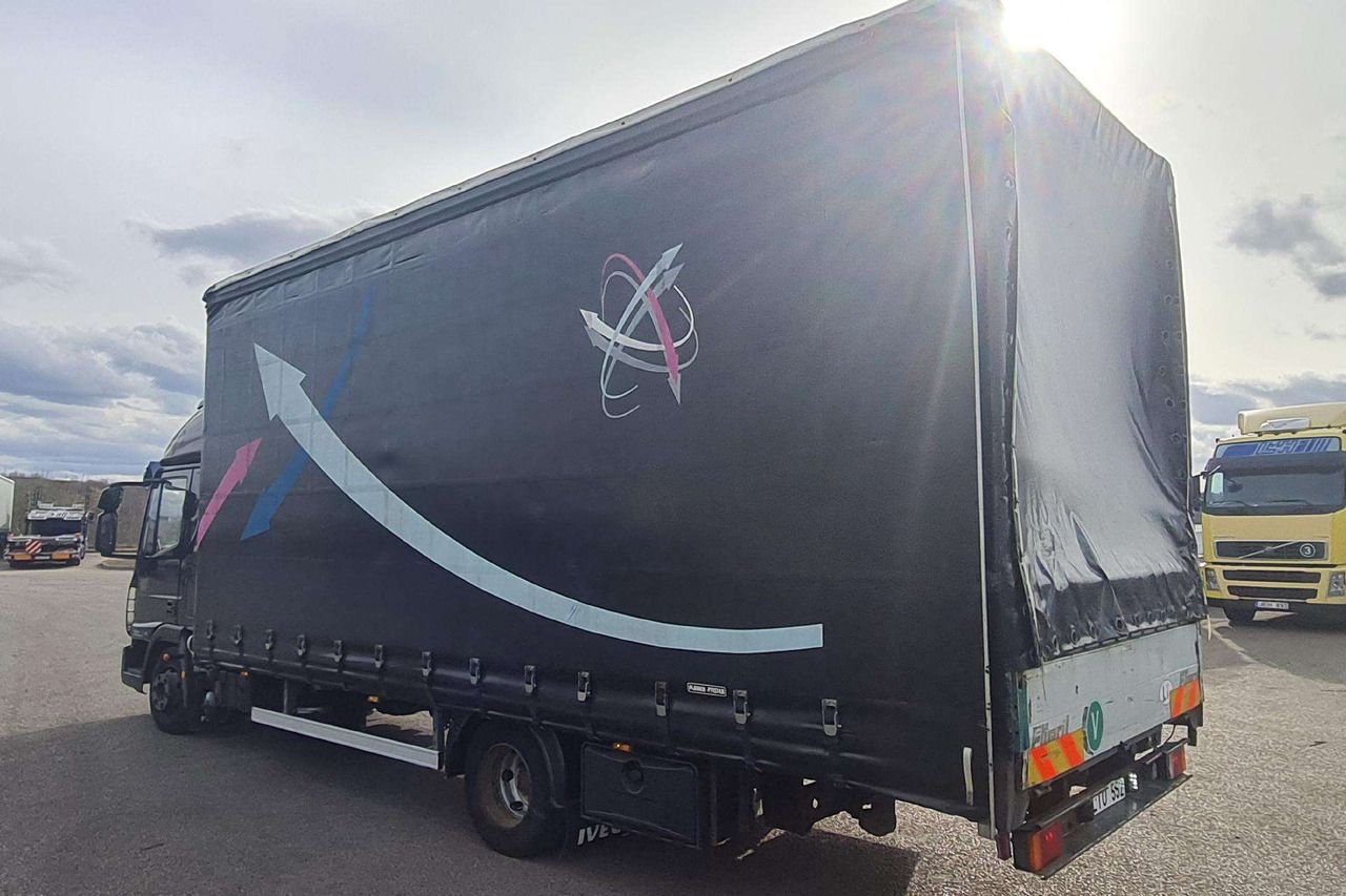 Iveco ML75E18 - Curtainsider truck: picture 5 Iveco ML75E18 - Curtainsider truck: picture 5