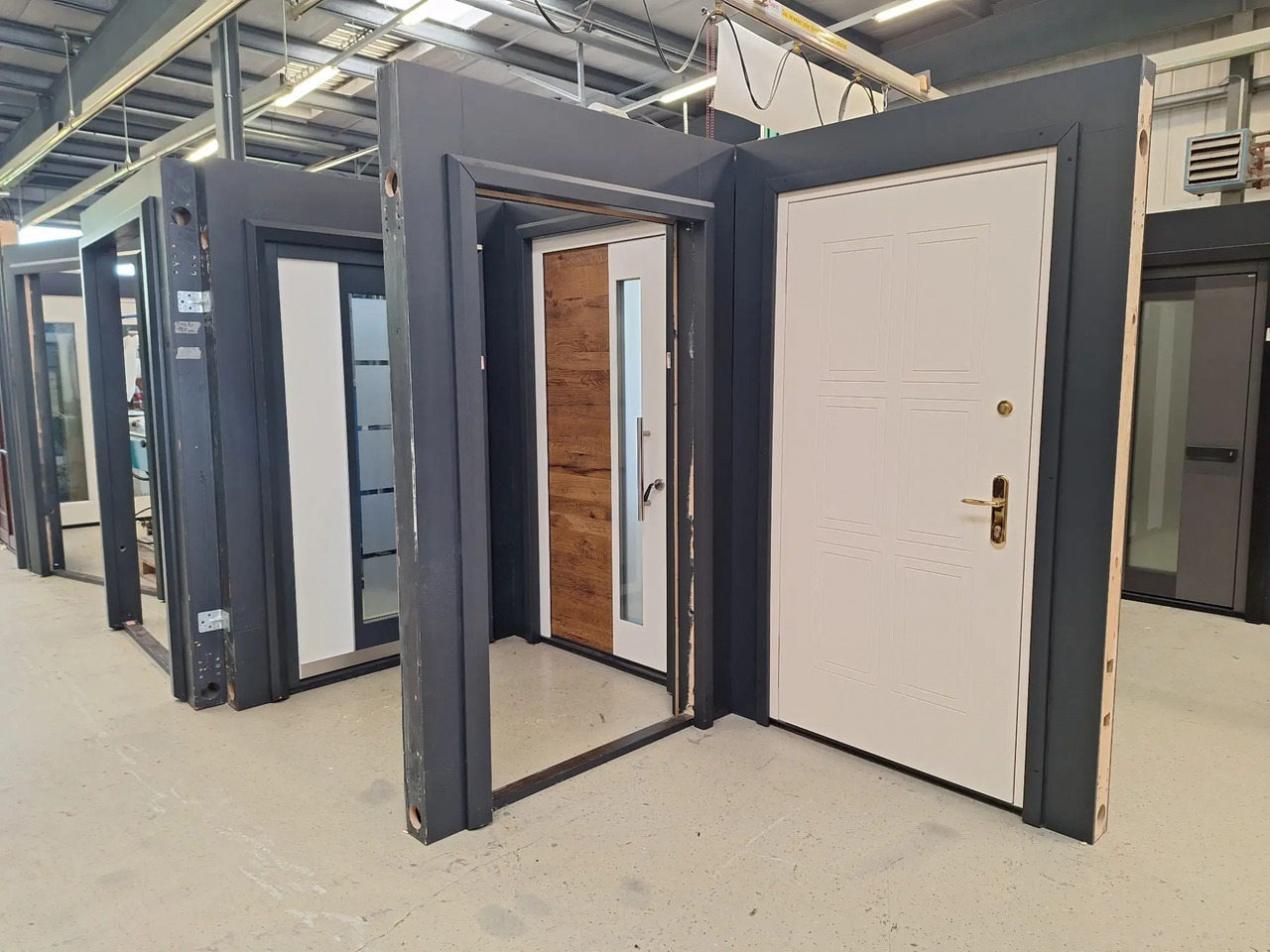 1 Posten Aufstände für Haustürenausstellung - Tool/ Equipment: picture 1 1 Posten Aufstände für Haustürenausstellung - Tool/ Equipment: picture 1