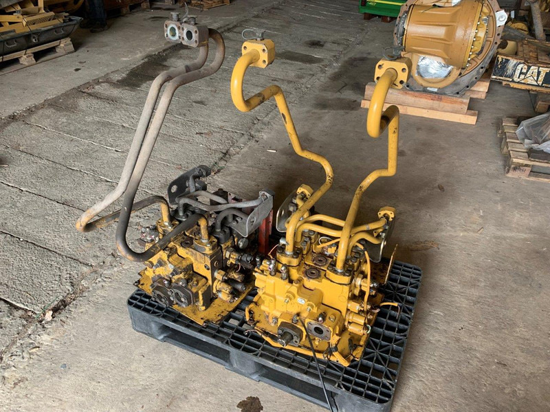 Caterpillar VALVE GP-MAIN CONTROL 2613682 - Hydraulics: picture 1 Caterpillar VALVE GP-MAIN CONTROL 2613682 - Hydraulics: picture 1