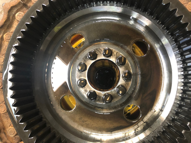 Komatsu D65-15 Final Drive OEM 14X2700310 - Final drive: picture 4 Komatsu D65-15 Final Drive OEM 14X2700310 - Final drive: picture 4