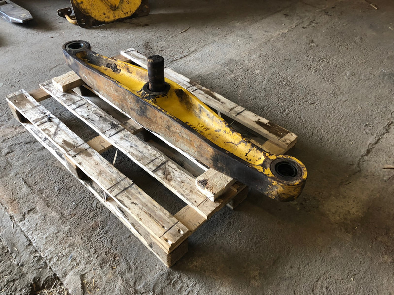 Komatsu D65 EX-15 Equalizer Bar OEM 14X-50-11110 - Frame/ Chassis: picture 2 Komatsu D65 EX-15 Equalizer Bar OEM 14X-50-11110 - Frame/ Chassis: picture 2